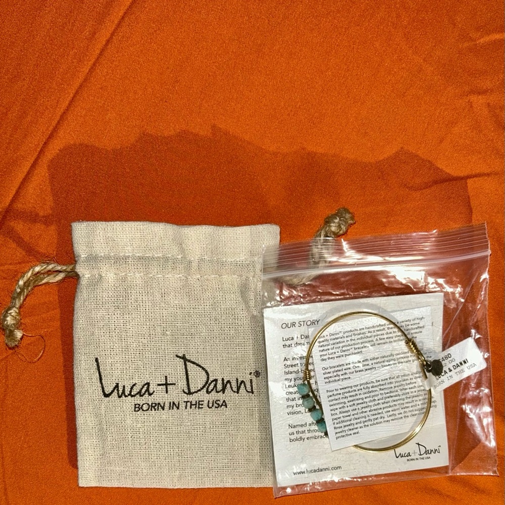 NWT Amazonite Gold-Tone Stackable Bangle with Linen Drawstring Pouch ~ Luca+Dani - Picture 3 of 5